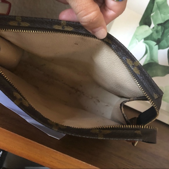 ❌ sold ❌ Authentic Louis Vuitton Toiltery 19 - Picture 7 of 7